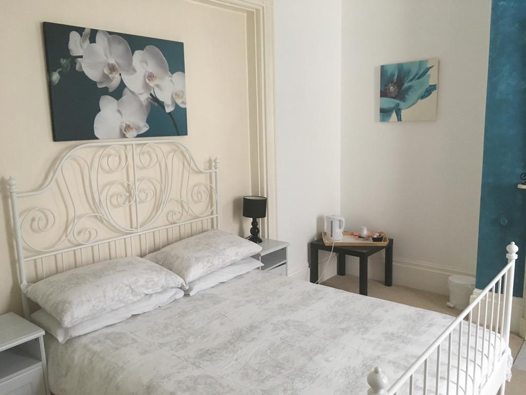 Bentons Guest House チェルトナム エクステリア 写真